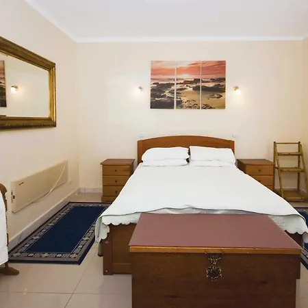 Carvoeiro Sleeps 6 Air Con Wifi *