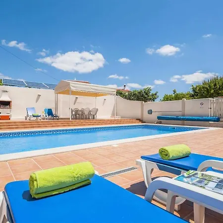 Carvoeiro Sleeps 6 Air Con Wifi *